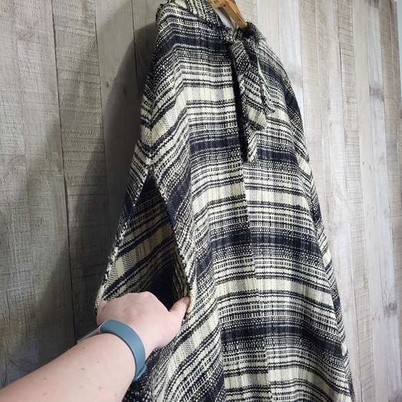 Arola Wool Black and White Plaid Cape/Poncho With Hood. Black & White - Picture 5 of 15
